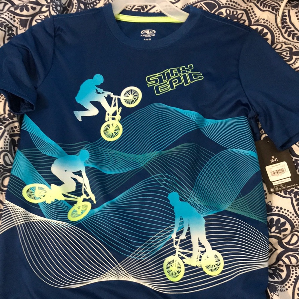 Great condition brand new tee